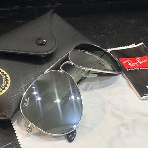 ALMOST NEW Ray Ban Sunglasses with protective case